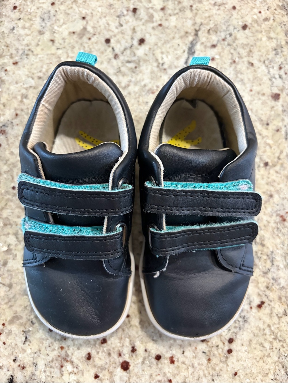 Bundle of 2- TEN LITTLES SHOES - Picture 4 of 6